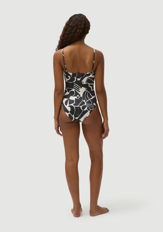 Phillip Full Piece | Nuts and Bolts